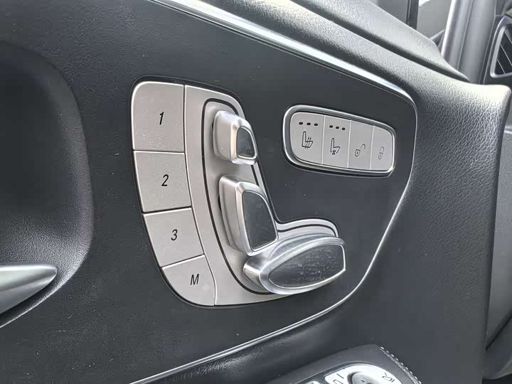 Фото 8 - Mercedes-Benz V-Class