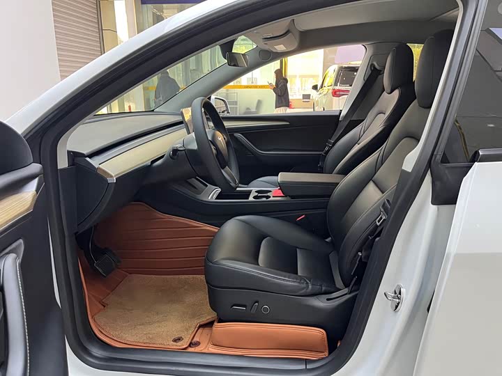 Фото 10 - Tesla Model Y