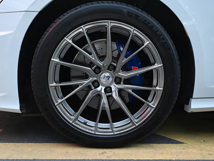 Фото 16 - Audi A6