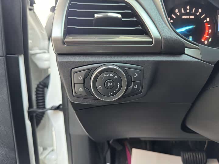 Фото 14 - Ford Mondeo