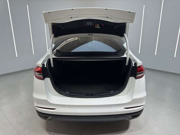 Фото 15 - Ford Mondeo