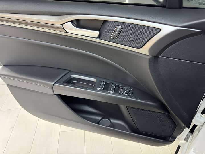 Фото 17 - Ford Mondeo