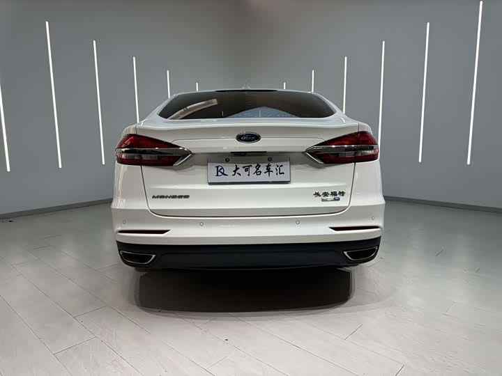 Фото 8 - Ford Mondeo