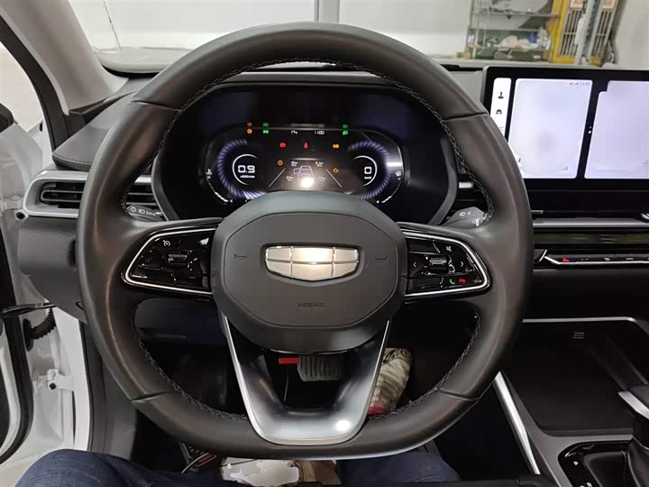 Фото 11 - Geely Emgrand