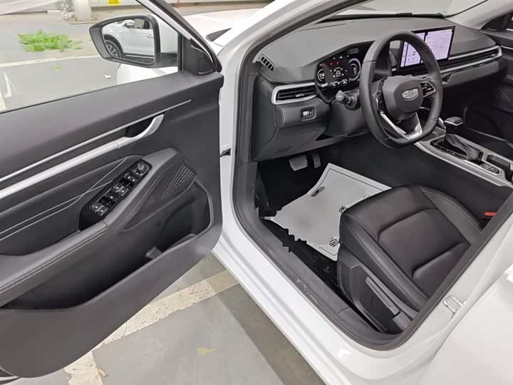 Фото 16 - Geely Emgrand