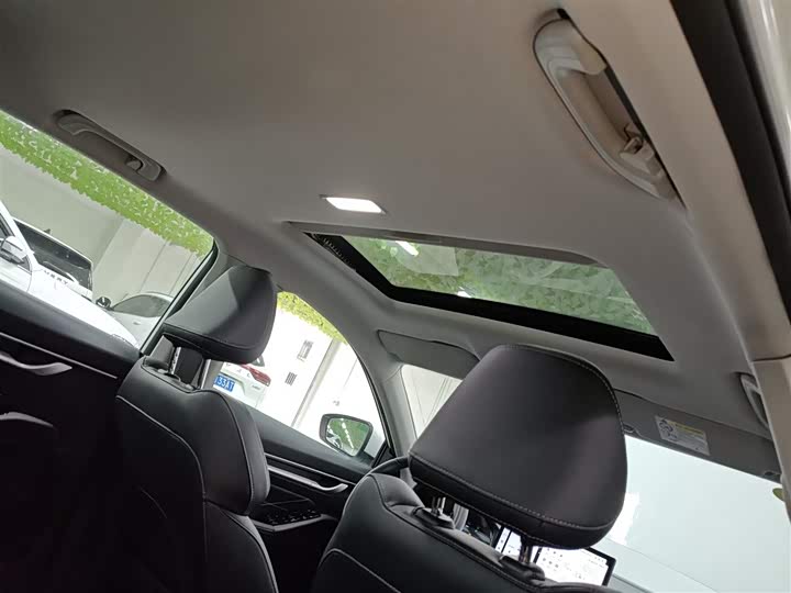 Фото 18 - Geely Emgrand