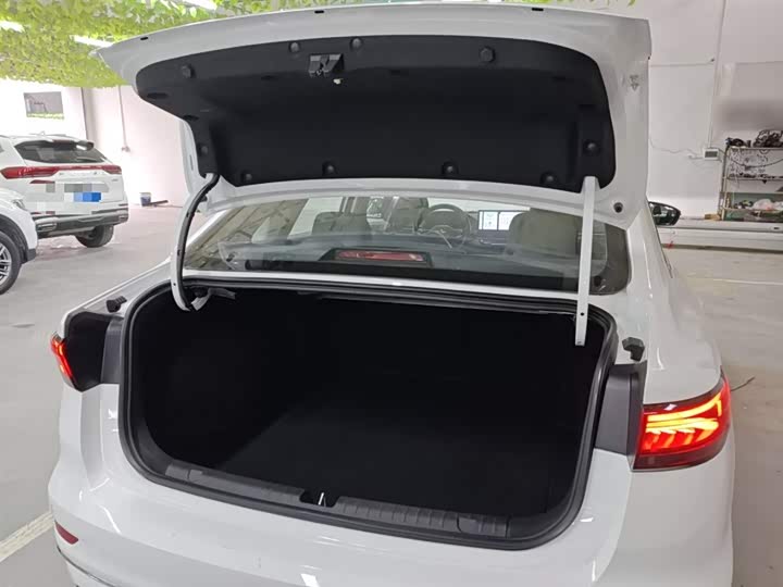 Фото 19 - Geely Emgrand