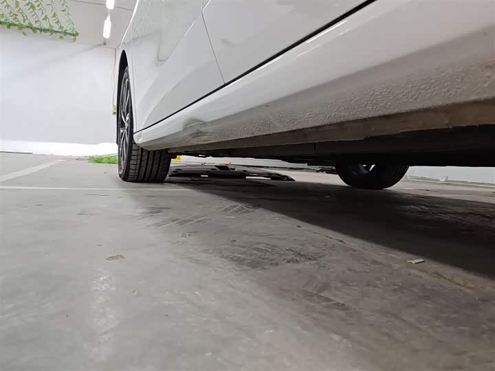 Фото 22 - Geely Emgrand