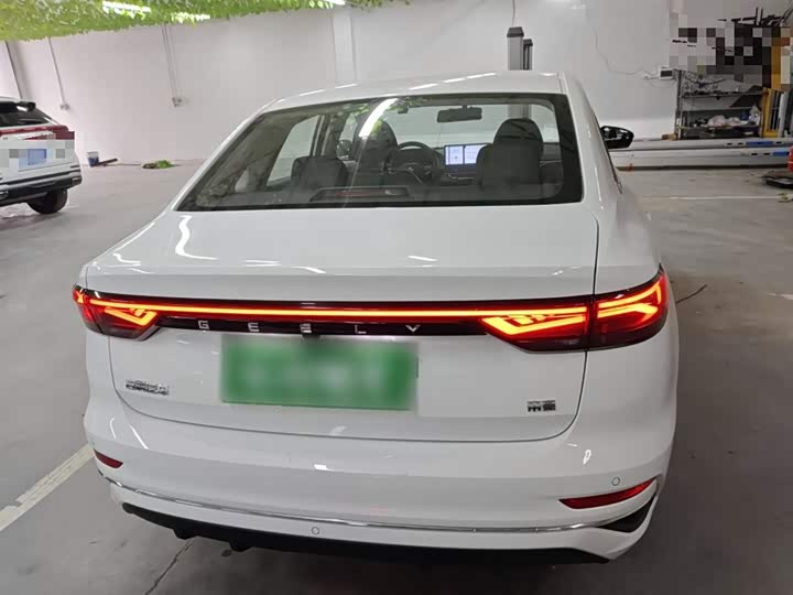 Фото 6 - Geely Emgrand