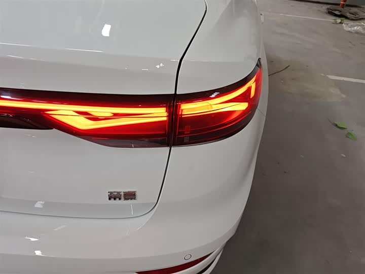 Фото 8 - Geely Emgrand