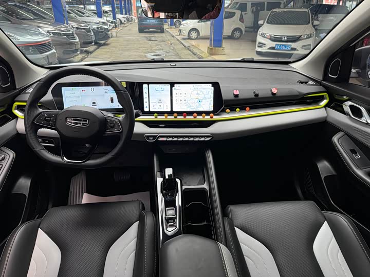 Фото 5 - Geely Coolray