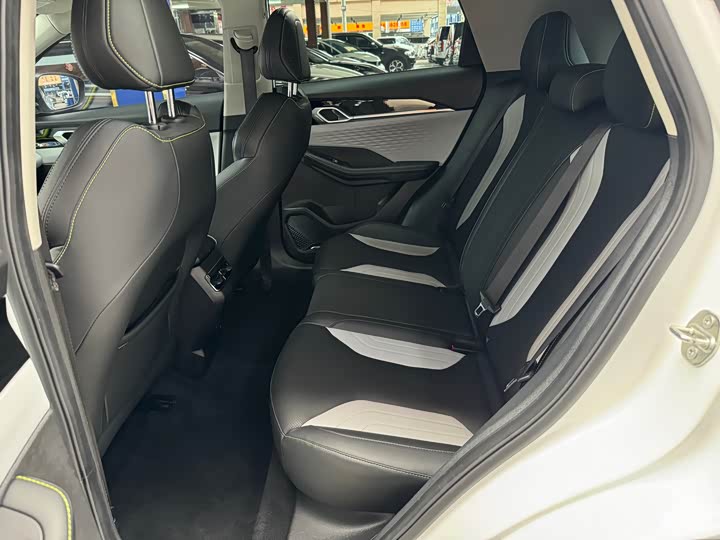 Фото 7 - Geely Coolray