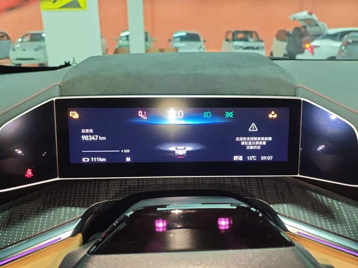 Фото 12 - Zeekr 001