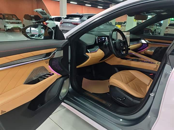 Фото 16 - Zeekr 001