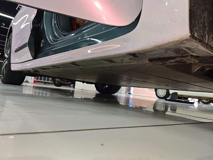 Фото 21 - Zeekr 001