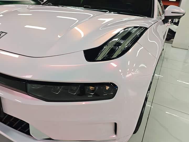 Фото 24 - Zeekr 001