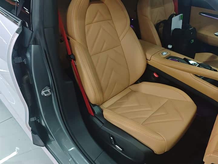 Фото 25 - Zeekr 001