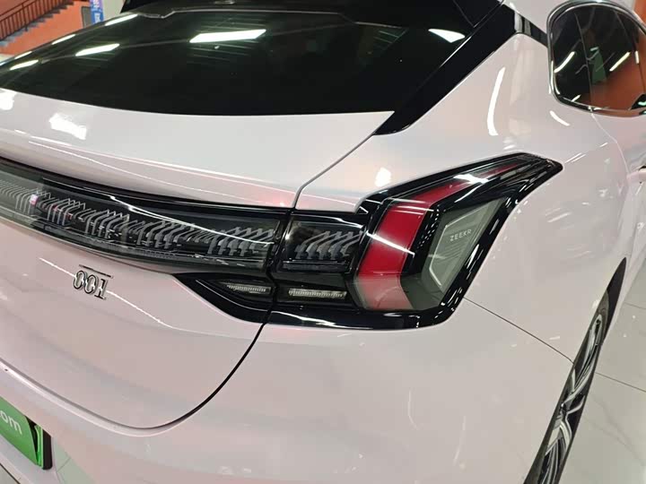 Фото 8 - Zeekr 001