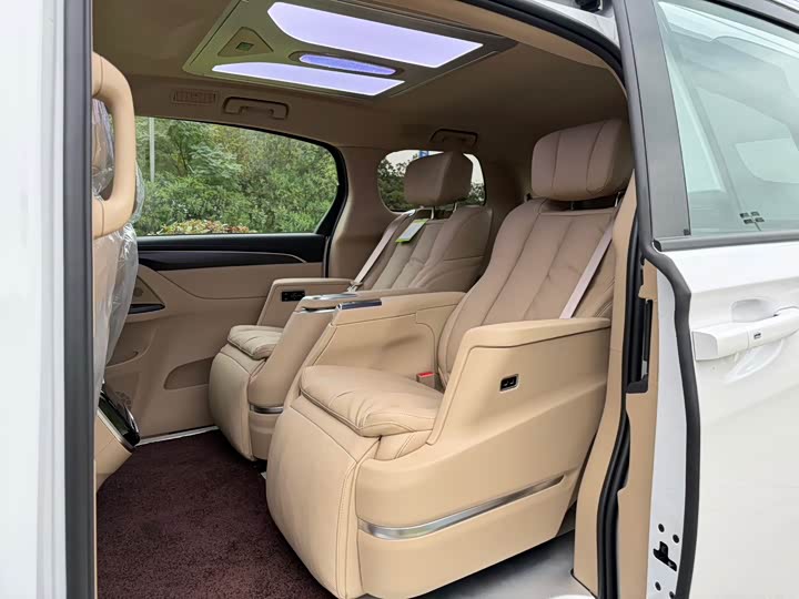 Фото 11 - Buick GL8 ES