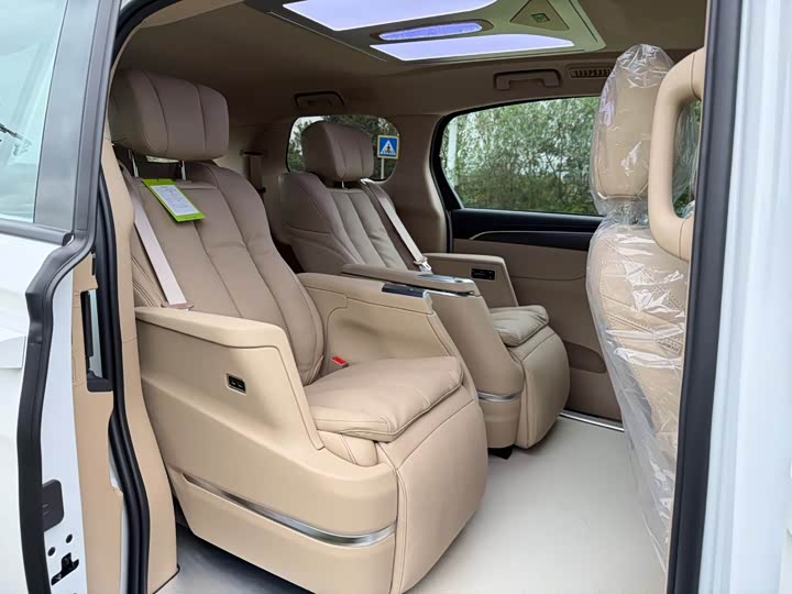 Фото 9 - Buick GL8 ES