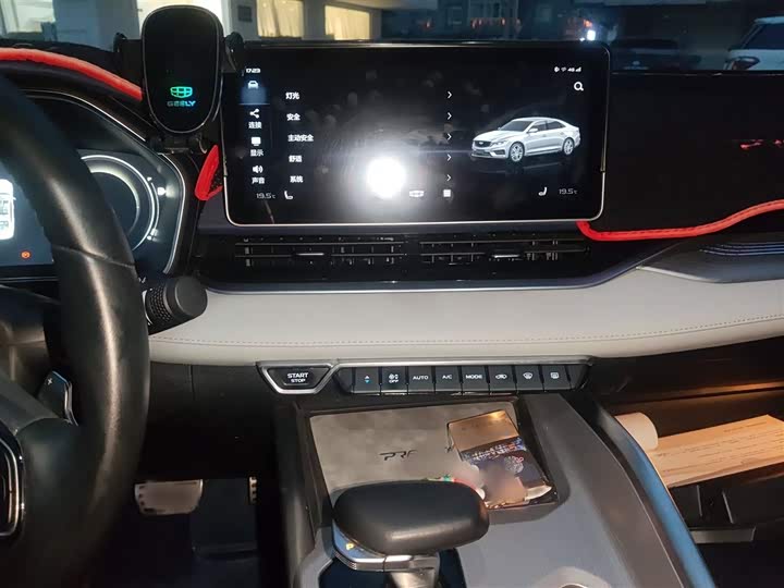 Фото 6 - Geely Preface