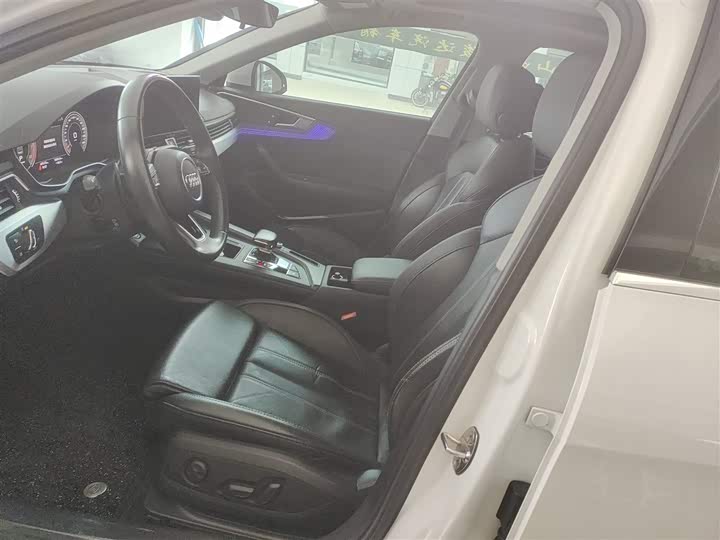 Фото 15 - Audi A4L