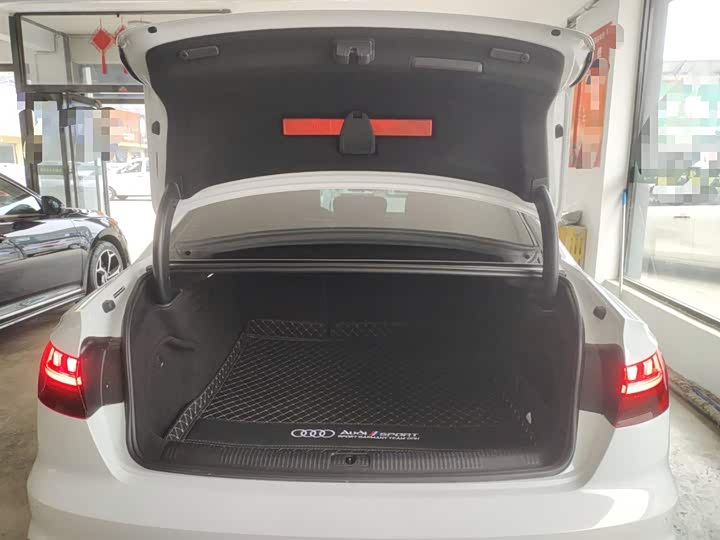 Фото 19 - Audi A4L