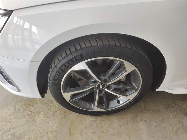 Фото 23 - Audi A4L