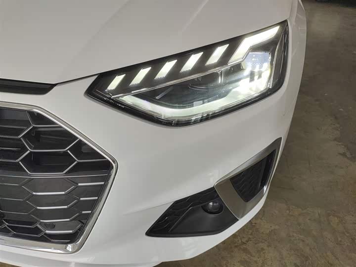 Фото 24 - Audi A4L