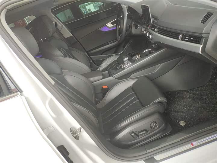 Фото 25 - Audi A4L