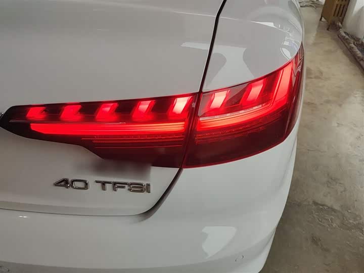 Фото 8 - Audi A4L