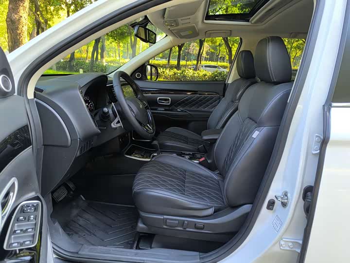 Фото 11 - Mitsubishi Outlander