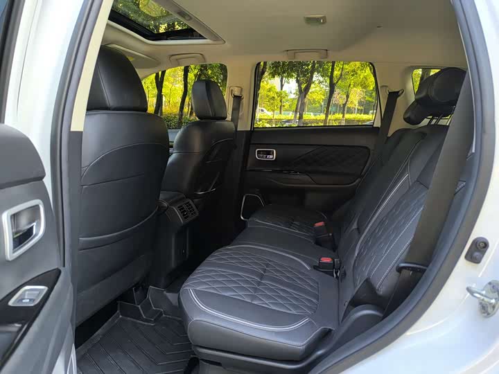 Фото 12 - Mitsubishi Outlander