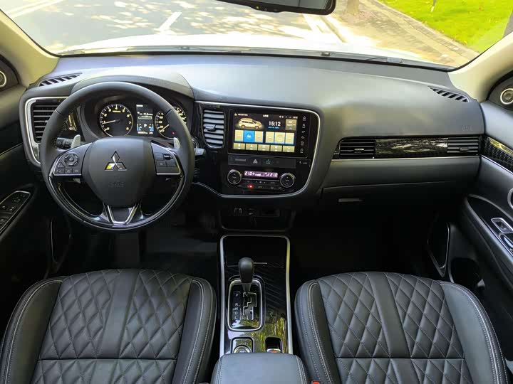 Фото 14 - Mitsubishi Outlander