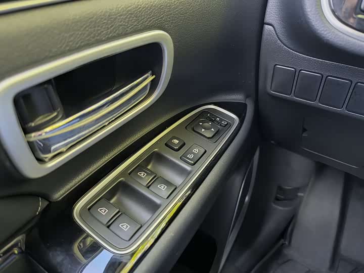 Фото 23 - Mitsubishi Outlander