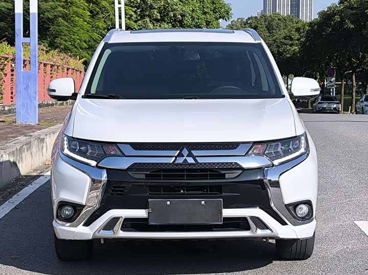 Фото 3 - Mitsubishi Outlander
