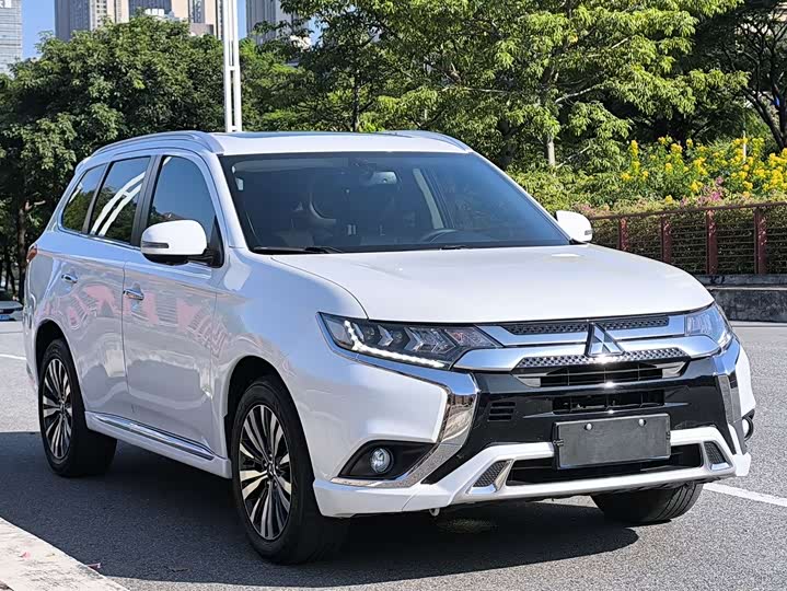Фото 4 - Mitsubishi Outlander