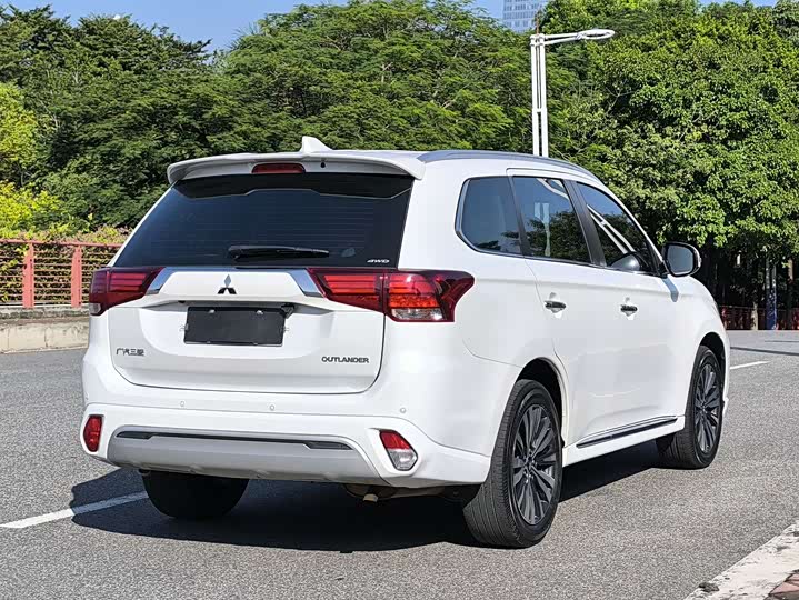 Фото 6 - Mitsubishi Outlander