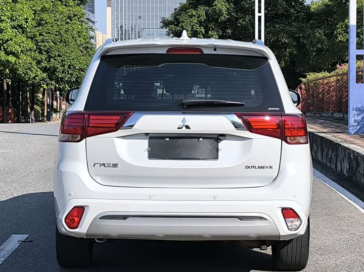 Фото 7 - Mitsubishi Outlander