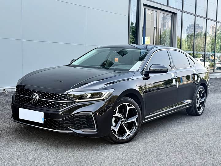 Фото 1 - Volkswagen Passat