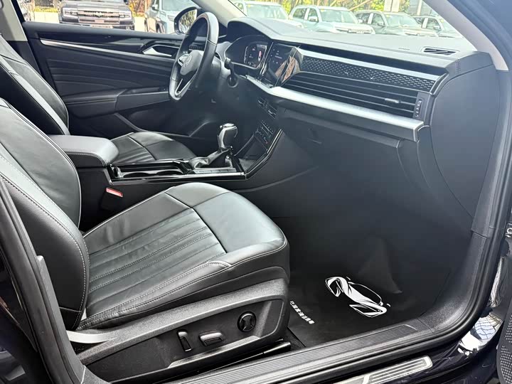 Фото 10 - Volkswagen Passat