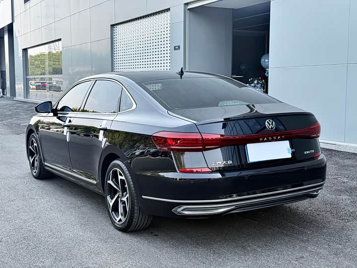 Фото 13 - Volkswagen Passat