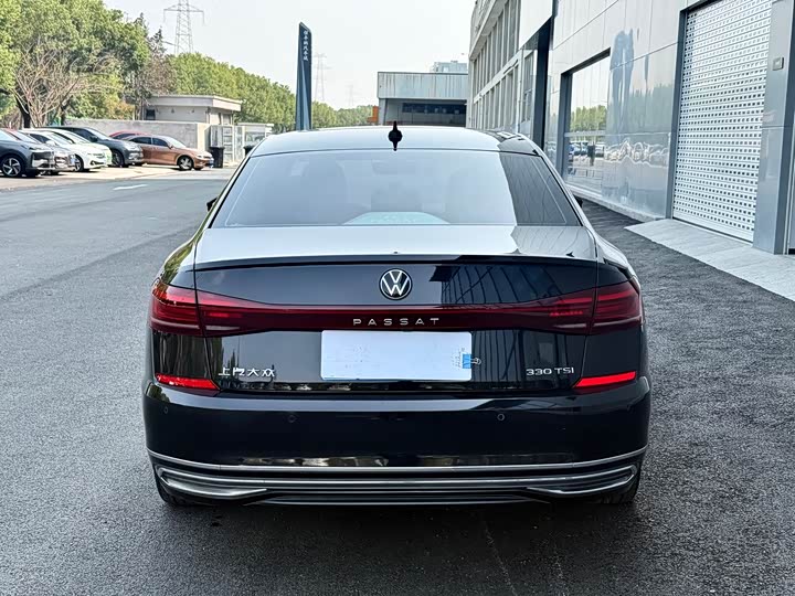 Фото 14 - Volkswagen Passat