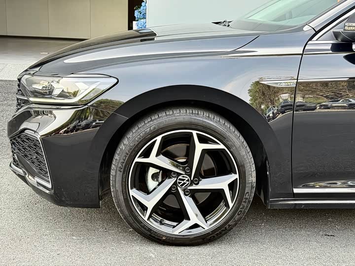 Фото 16 - Volkswagen Passat