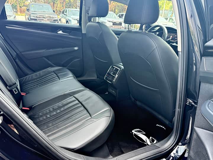 Фото 9 - Volkswagen Passat