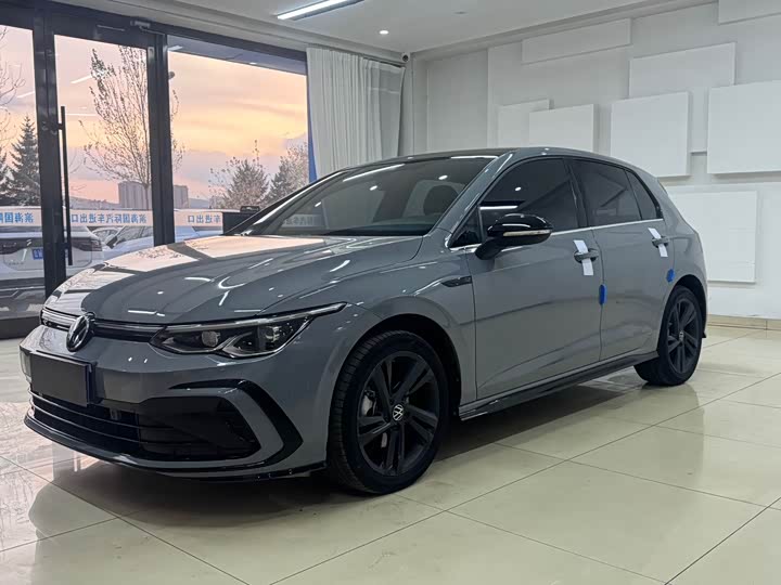 Фото 1 - Volkswagen Golf