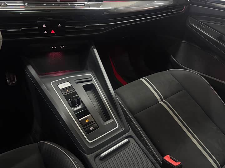 Фото 13 - Volkswagen Golf