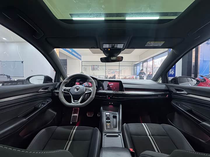 Фото 17 - Volkswagen Golf