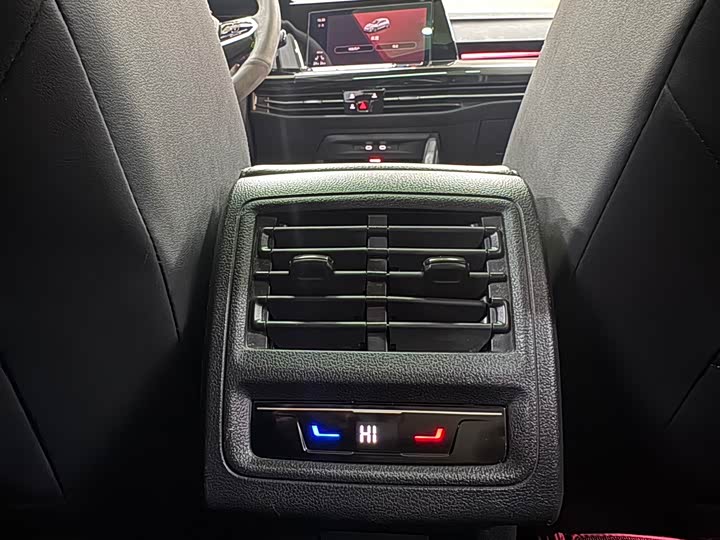 Фото 18 - Volkswagen Golf