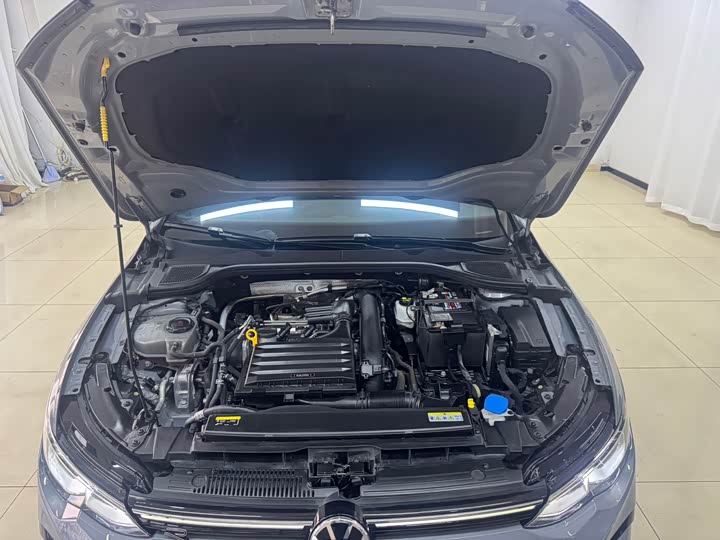 Фото 19 - Volkswagen Golf